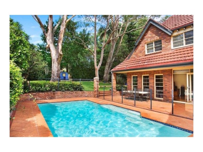 Elegant classic garden decor