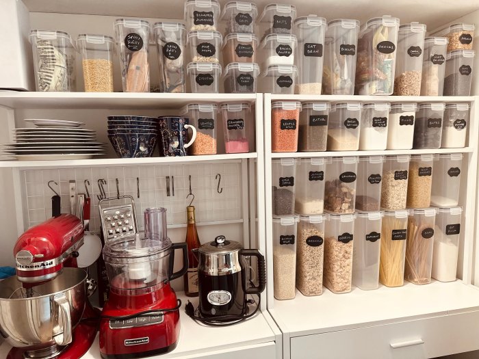 Organize neat pantry Organize neat pantry